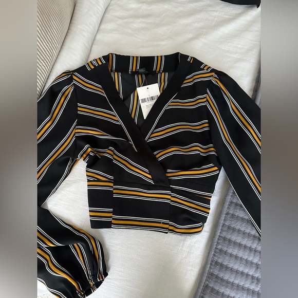 Wrap Around Top - Picture 2 of 3